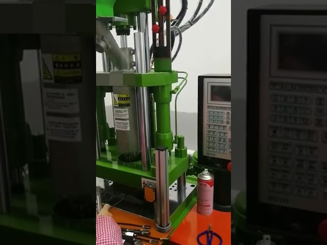 450ST自動縦型プラスチック射出成形機 - 充電器・電子部品の製造に最適