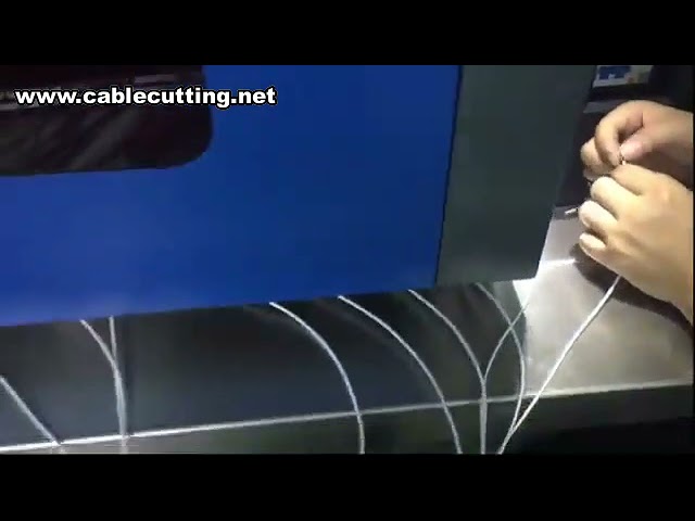 【自動化】イヤホンプラグ半田付け機｜ヘッドホンケーブル製造ライン向け高精度半田付け機