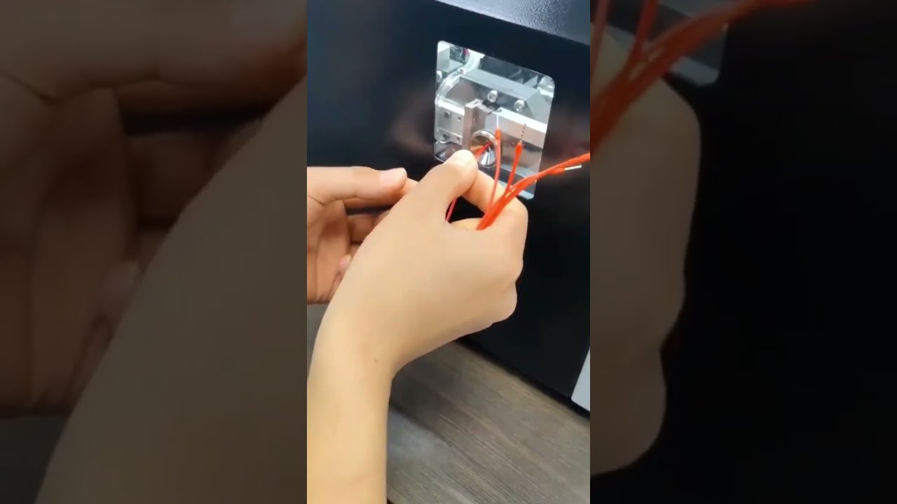 チューブ端子圧着機の機能と使い方｜ケーブル剥線・工場用工具を解説